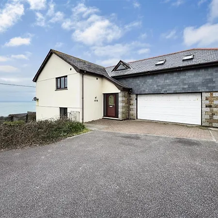 5-bedroom Detached House With Amazing Sea Views Holiday home *