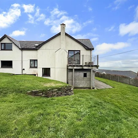Holiday home 5-bedroom Detached House With Amazing Sea Views Porthleven